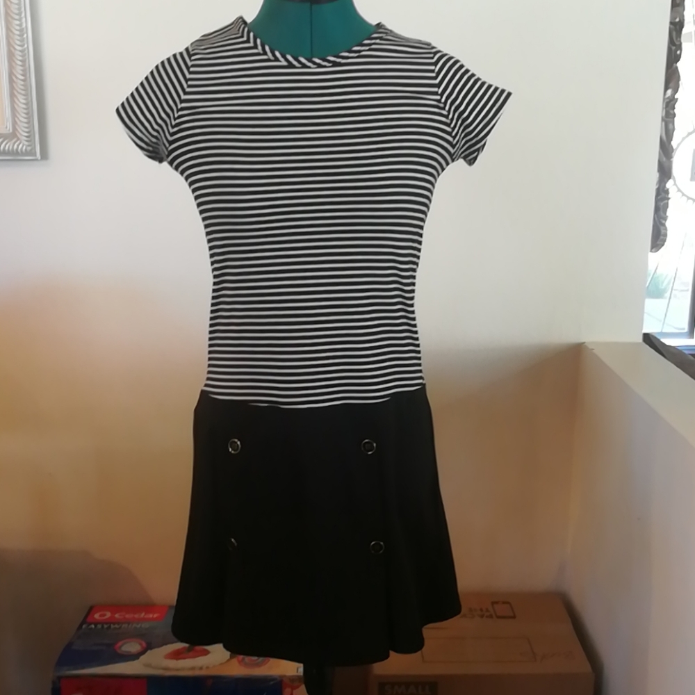 Girls black and white dress